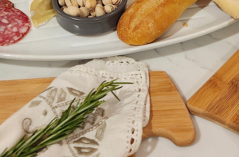 Easy Fall Entertaining- Charcuterie boards & games with friends - Abigail Fox Designs